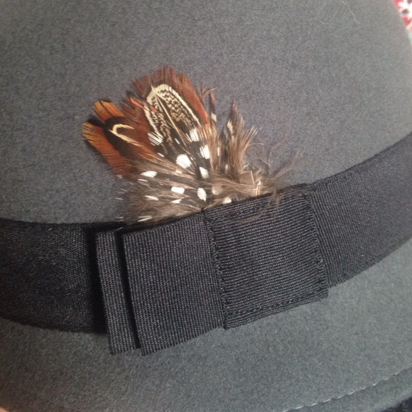 Sold in bundle - Wool 1930s style hat with feather - Picture 2 of 3