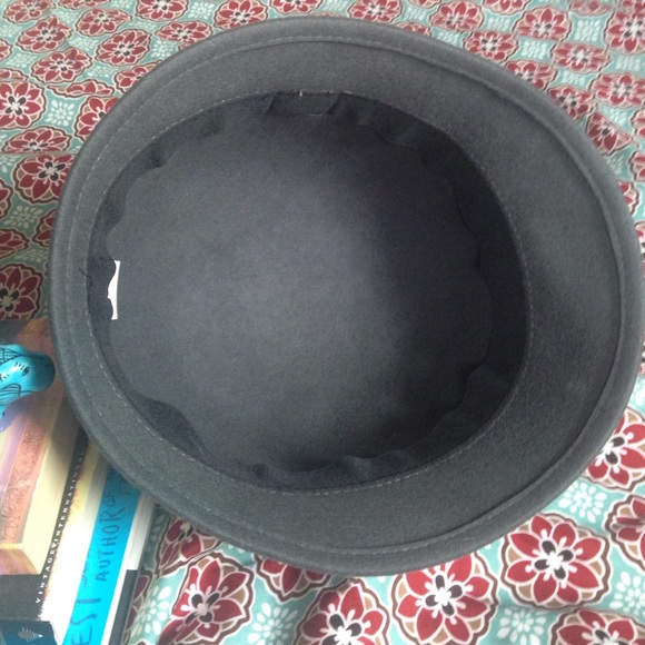 Sold in bundle - Wool 1930s style hat with feather - Picture 3 of 3