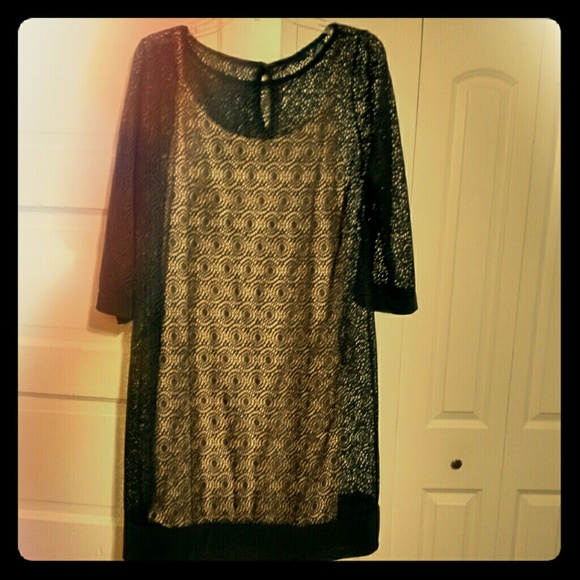 Chic sheath dress black over taupe/nude