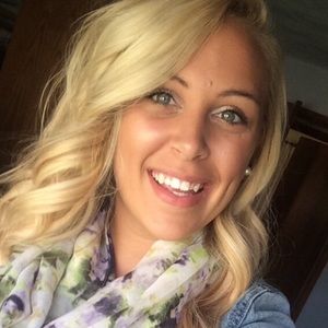 Meet your Posher, Becca