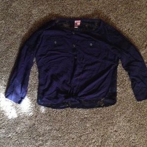 Lace navy blue top!