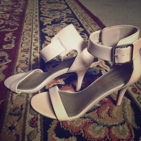Nude heels ❤️