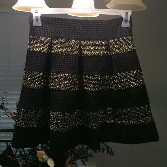Adorable skirt. Black, silver and gold. - Picture 1 of 4