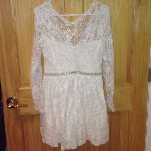 Beautiful Lace White short Dress