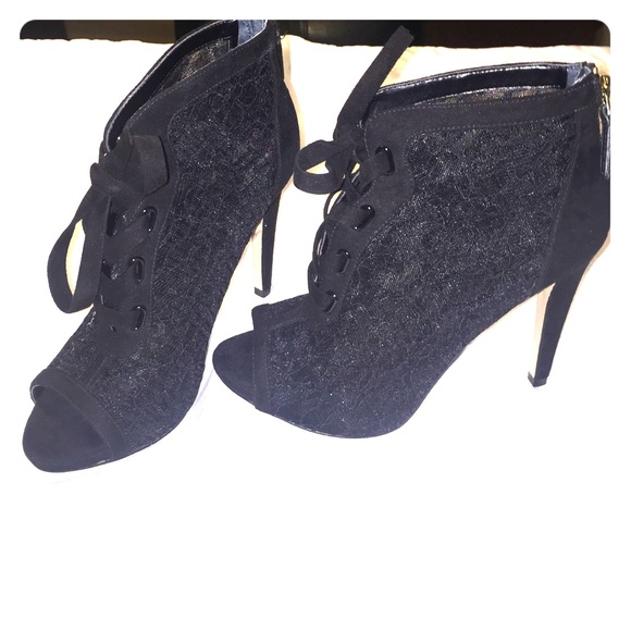 Lace bootie Nine West. Black.