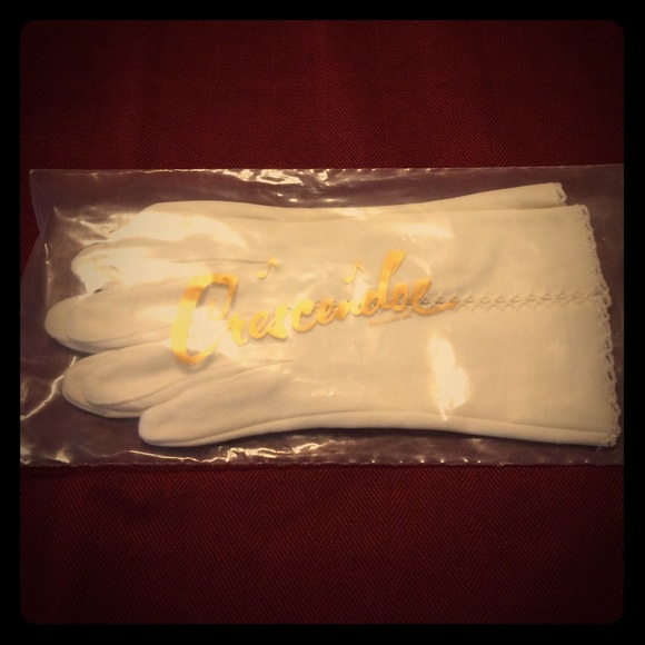 Crescendoe Vintage gloves- white