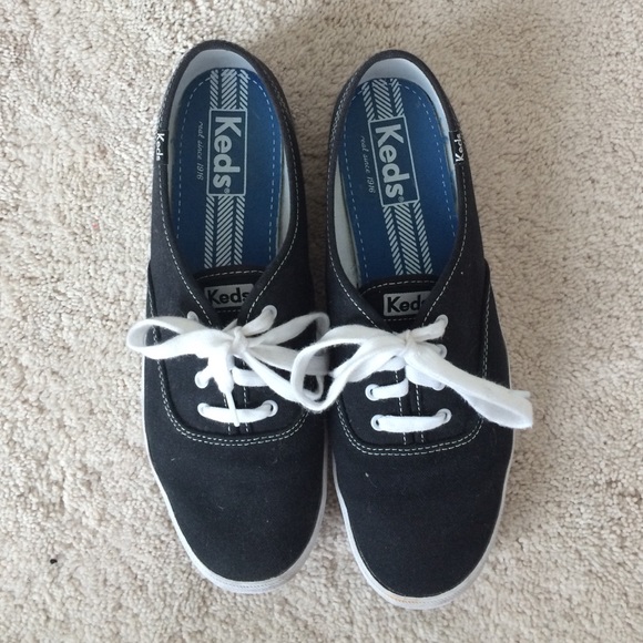 Barely worn black and white keds sneakers