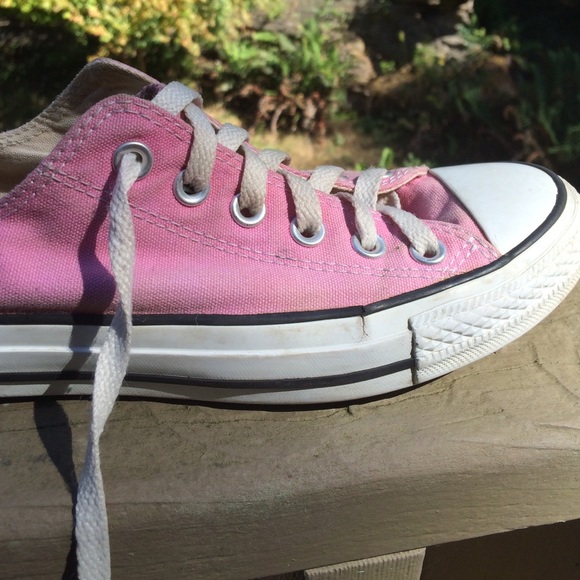 Pink converse - Picture 2 of 4