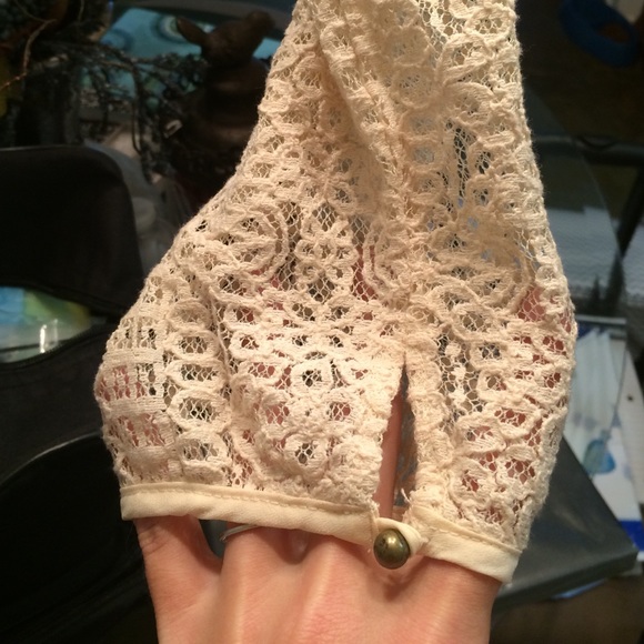 Cream lace dress - Picture 3 of 4