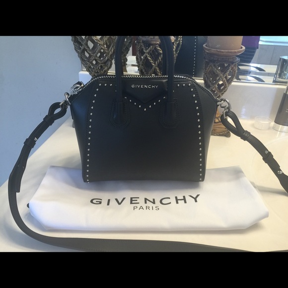 💰SOLD💰 Givenchy Antigona Mini