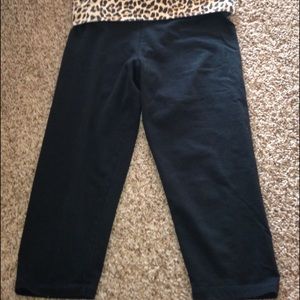 Victoria Secret printed waistbrand capri leggings