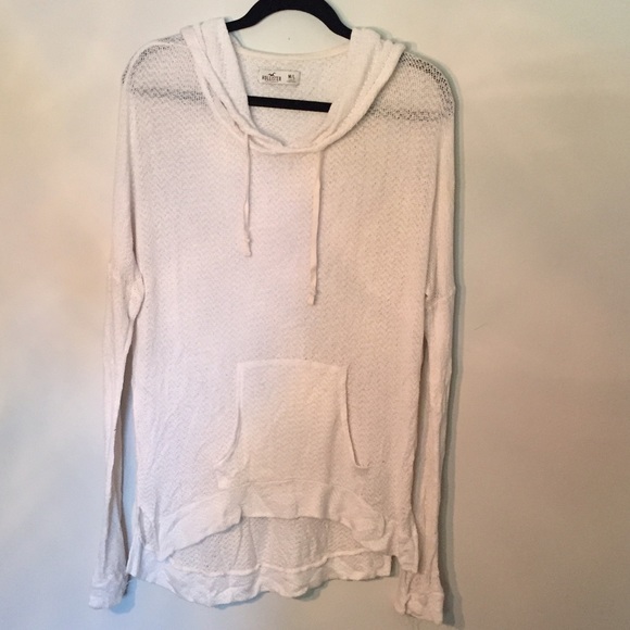 WHITE SWEATER