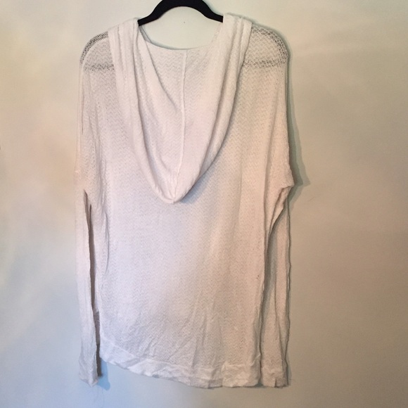 WHITE SWEATER - Picture 2 of 3