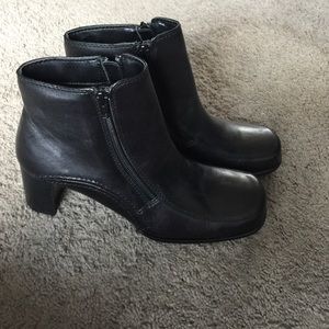 St. John's bay boots