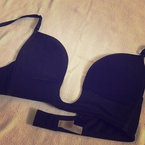 For those low plunge tops and dresses 💃🏻