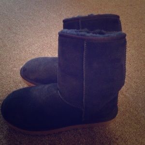 Uggs -- size 9 -- navy blue