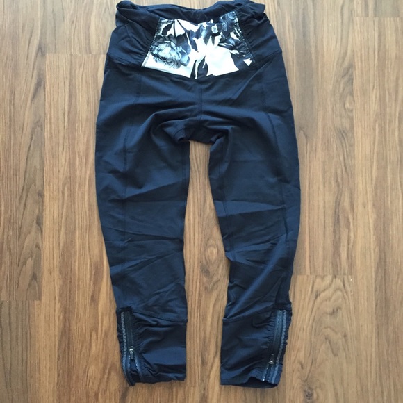 SOLD!! lululemon ankle length leggings
