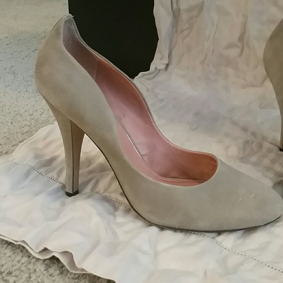 Gently used Vince Camuto taupe suede heels