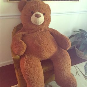 GIANT TEDDY BEAR