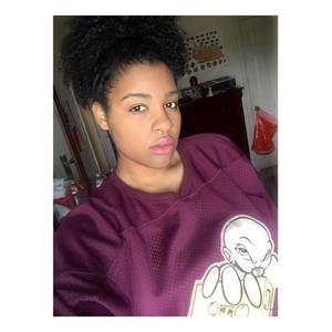Meet your Posher, Kayla