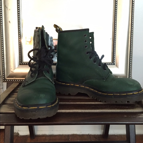 Dr. Martens forest green boot