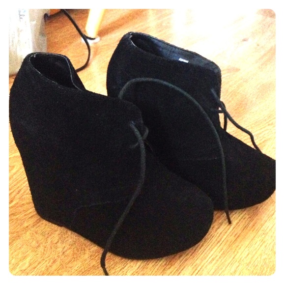 Steve Madden Shoes - Steve Madden black wedges
