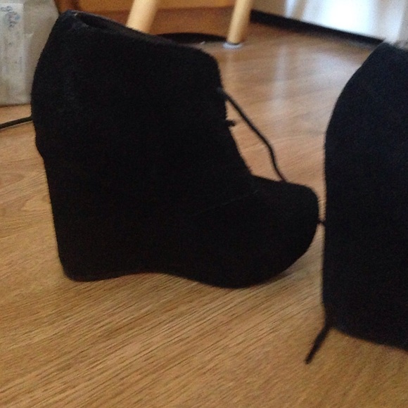 Steve Madden black wedges - Picture 3 of 3