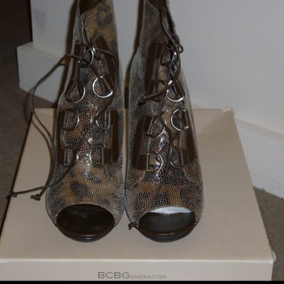 BCBG Generation Dark Kiwi Bootie - Picture 1 of 2