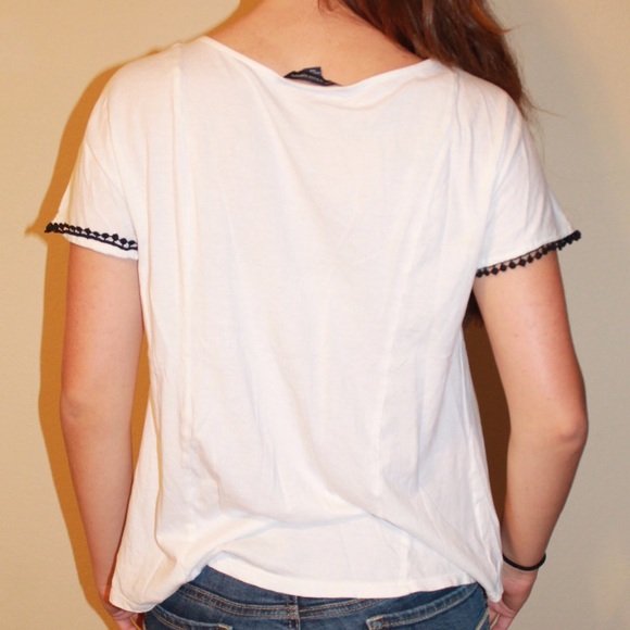American Eagle white and black shirt - Picture 2 of 2
