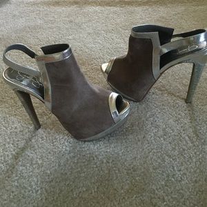 Jessica Simpson high heels, leather.