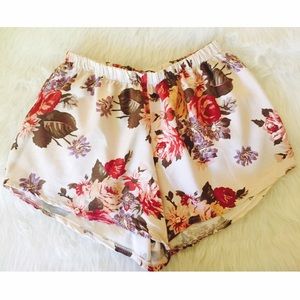 💖SOLD💖Brandy Melville Floral Remi Shorts
