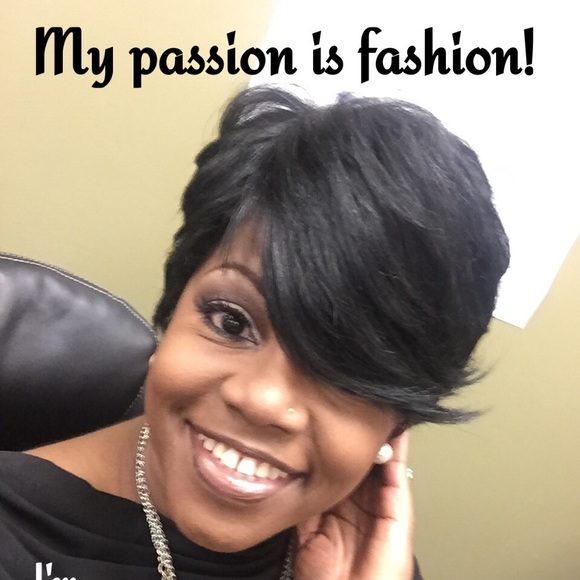 I'm Bobbee, stylist of hair and fashion. Welcome! - Picture 3 of 4