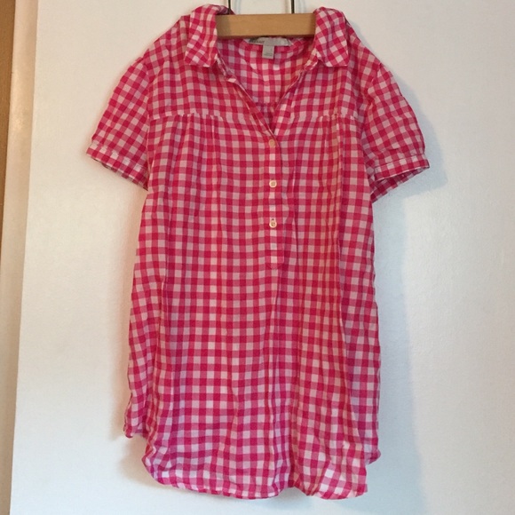 Cute vintage style top in hot pink and white