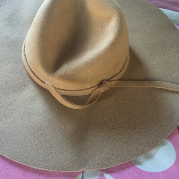 Floppy hat - Picture 2 of 3