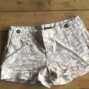 Gap pattern shorts