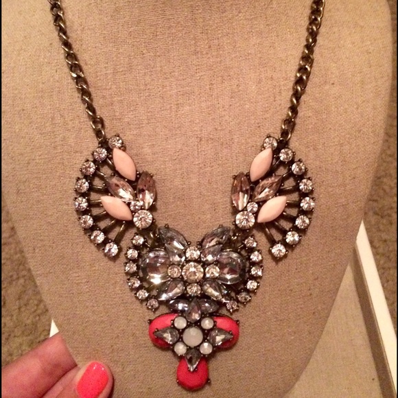 Jewelry - NWOT-Jeweled Necklace