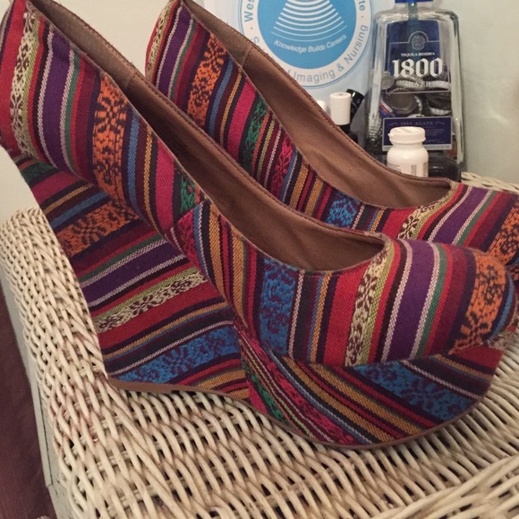 Steve Madden Printed Wedges - Picture 1 of 4