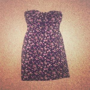 Sleeveless floral mini dress