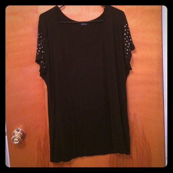 🆕 Black Studded Top!!