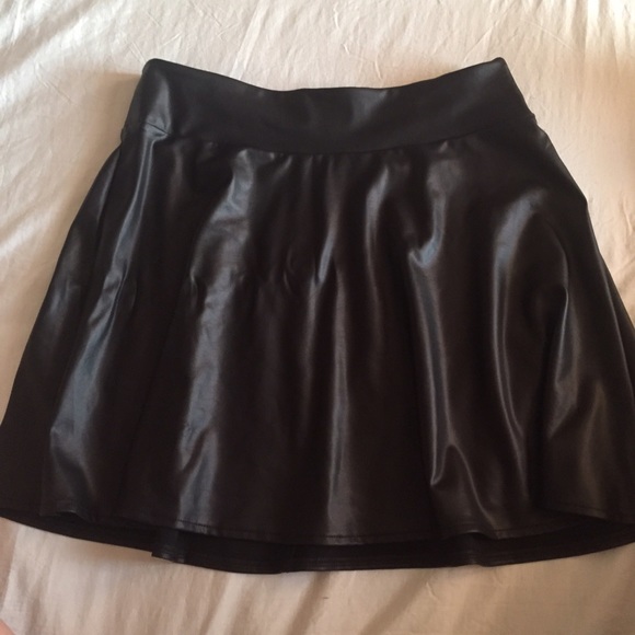 Faux leather high wasted skirt