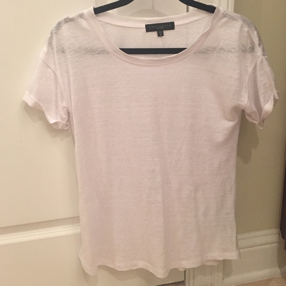 White tee with split back hem detail