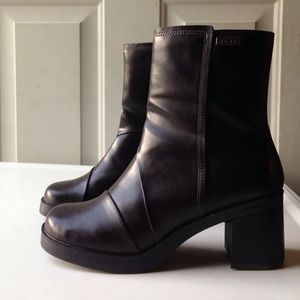 Mudd brown leather fall ankle boots