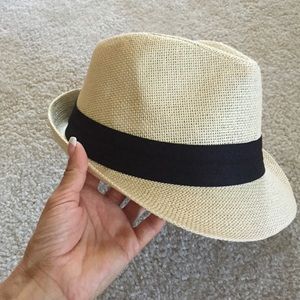 Gorgeous natural color straw hat by the Hatter co.