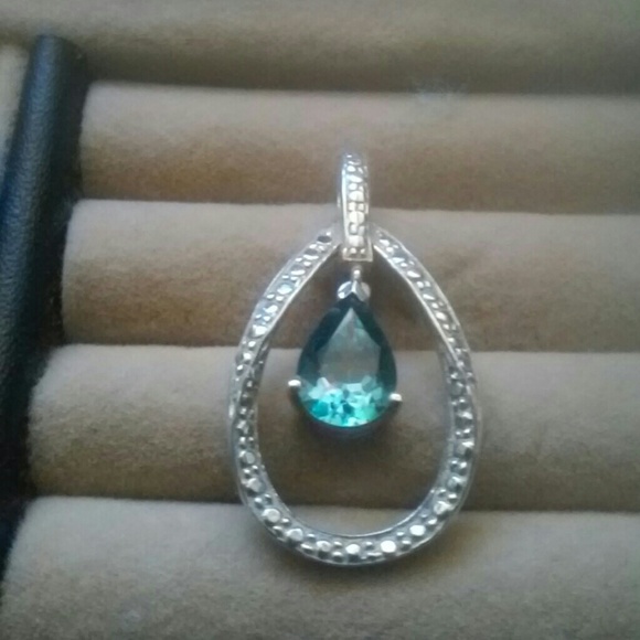 Beautiful silver pendant with gemstone