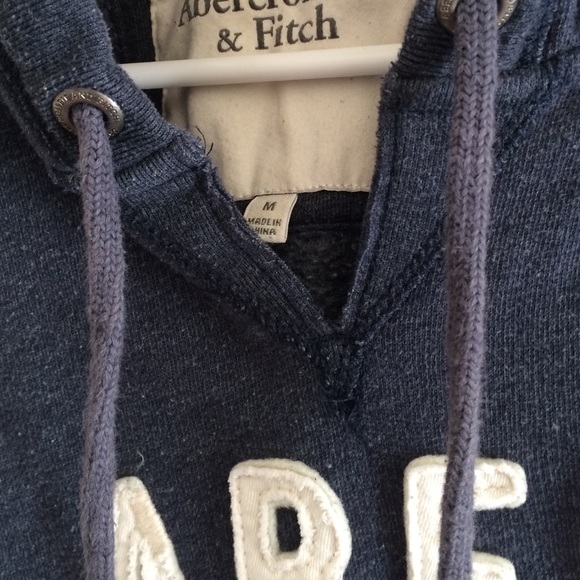 ABERCOMBIE SWEATER - Picture 2 of 2