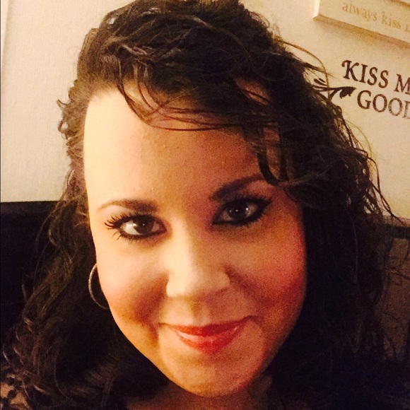 Meet your Posher, Jessica - Picture 2 of 2