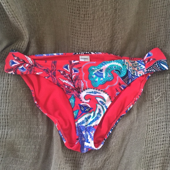 Patterned Bikini - Picture 3 of 4