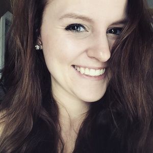 Meet your posher!! Gwen 😊