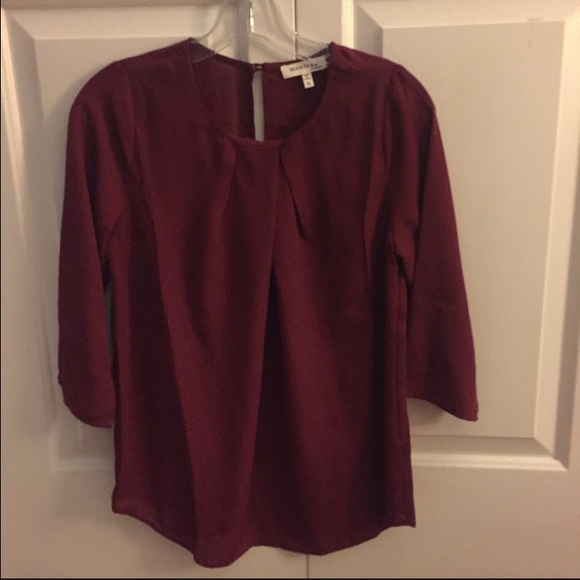 burgundy 3/4 sleeve shirt