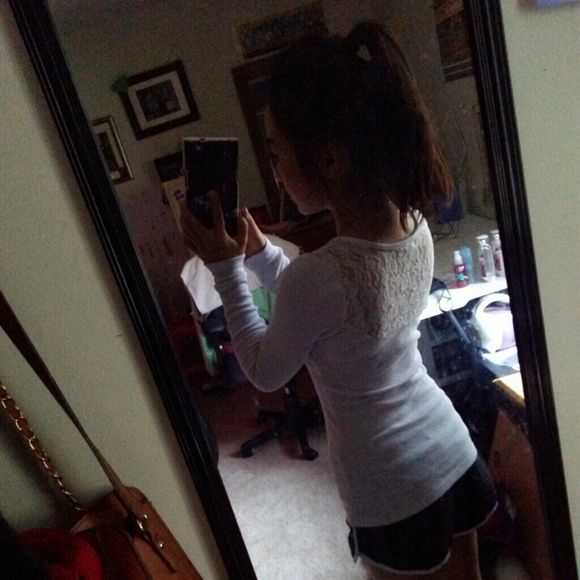 Fitted Lace Long Sleeve - Picture 3 of 4